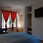Hermoso Loft En Morelia A 15 Minutos Del Centro, Rodeado De Avenidas Principales Que Conectan A Morelia, El Loft Cuenta Con Cocina Equipada, Bano Completo, Cama Matrimonial, Tv, Wifi