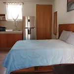 Hermoso Loft En Morelia A 15 Minutos Del Centro, Rodeado De Avenidas Principales Que Conectan A Morelia, El Loft Cuenta Con Cocina Equipada, Bano Completo, Cama Matrimonial, Tv, Wifi