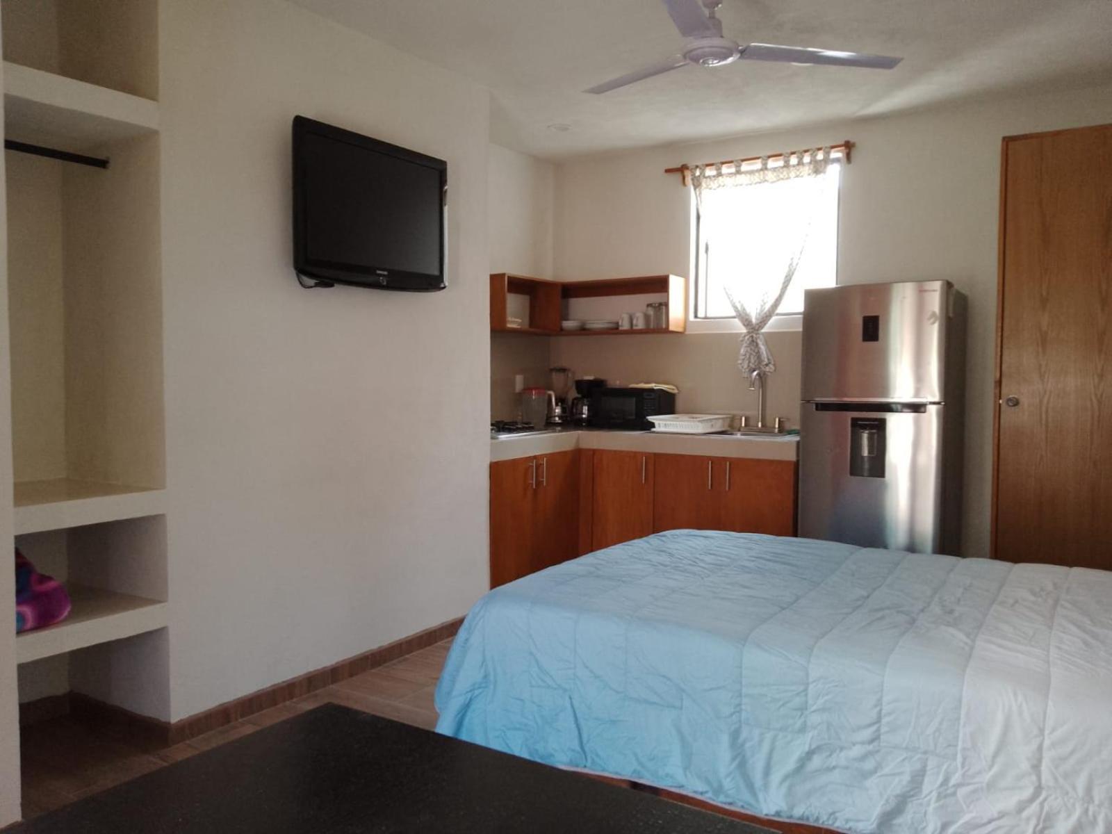 Apartamento Hermoso Loft En A 15 Minutos Del Centro, Rodeado De Avenidas Principales Que Conectan A Morelia, El Loft Cuenta Con Cocina Equipada, Bano Completo, Cama Matrimonial, Tv, Wifi Morelia