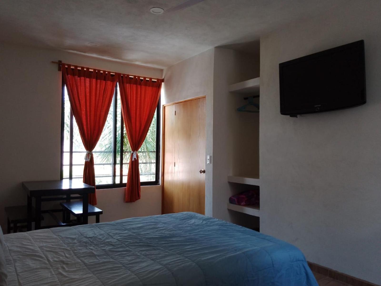 Hermoso Loft En A 15 Minutos Del Centro, Rodeado De Avenidas Principales Que Conectan A Morelia, El Loft Cuenta Con Cocina Equipada, Bano Completo, Cama Matrimonial, Tv, Wifi *